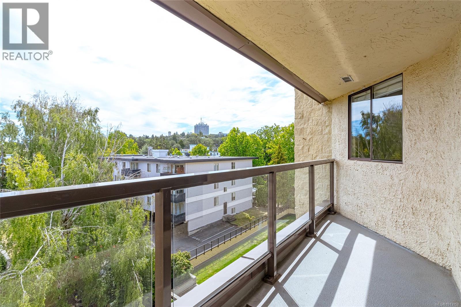 501 1745 Leighton Road, Victoria