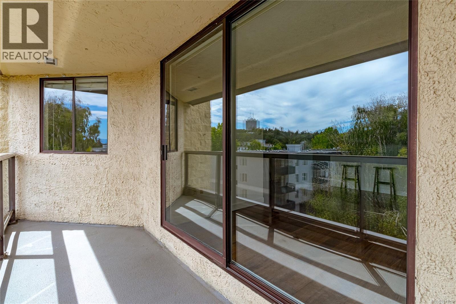 501 1745 Leighton Road, Victoria