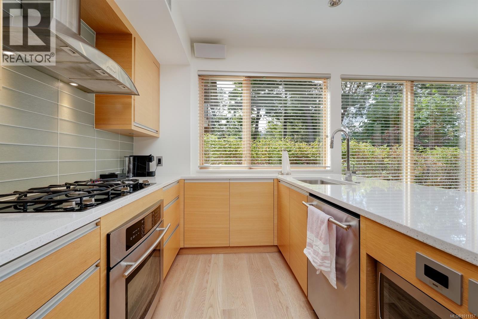 101 851 Verdier Avenue, Central Saanich