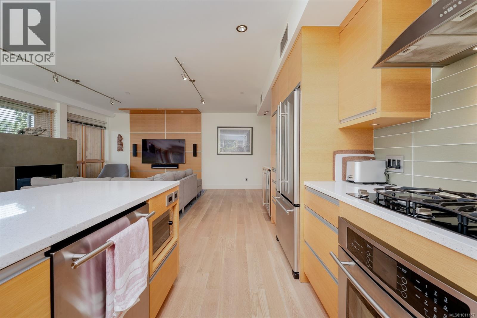 101 851 Verdier Avenue, Central Saanich