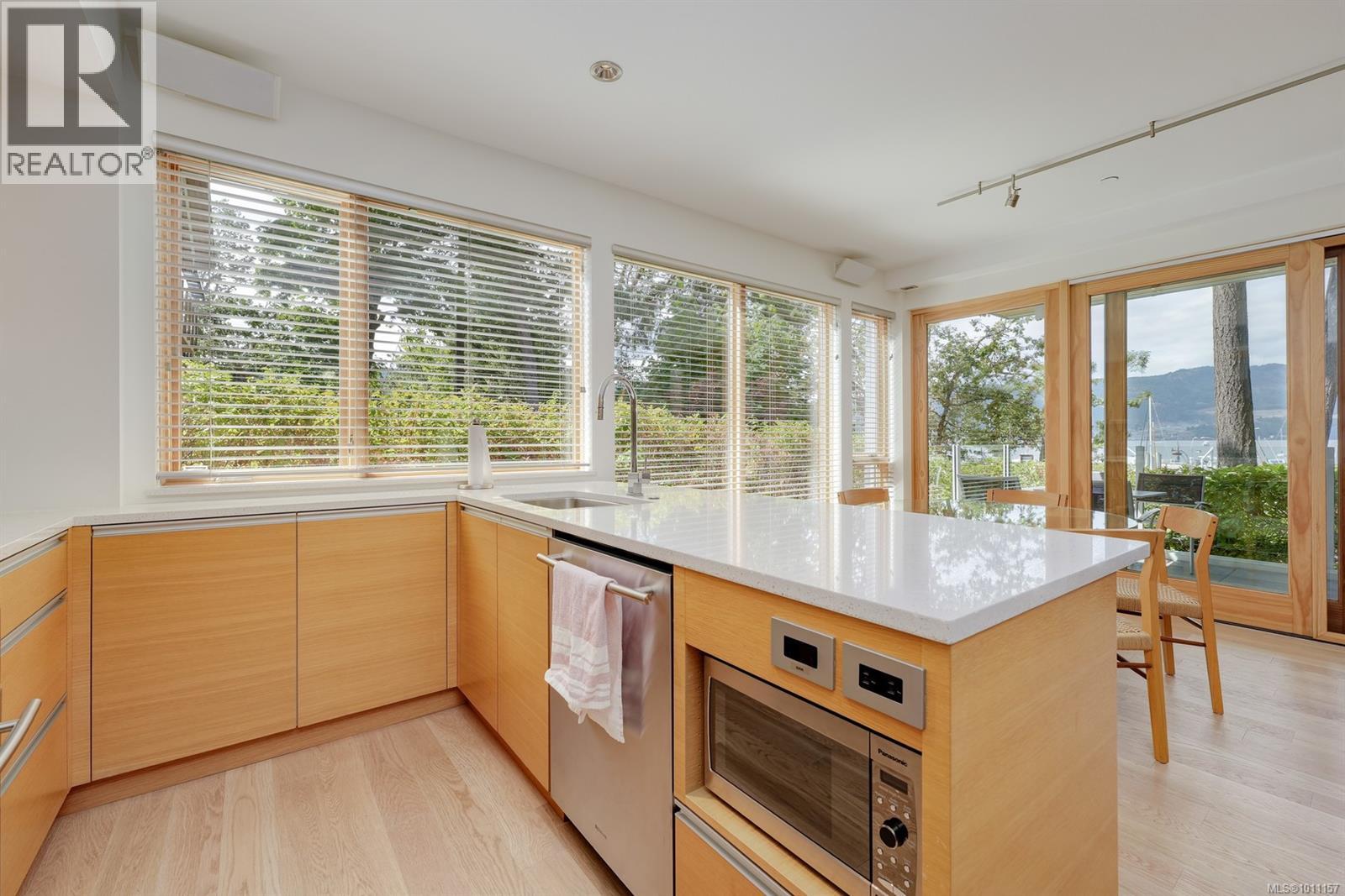 101 851 Verdier Avenue, Central Saanich