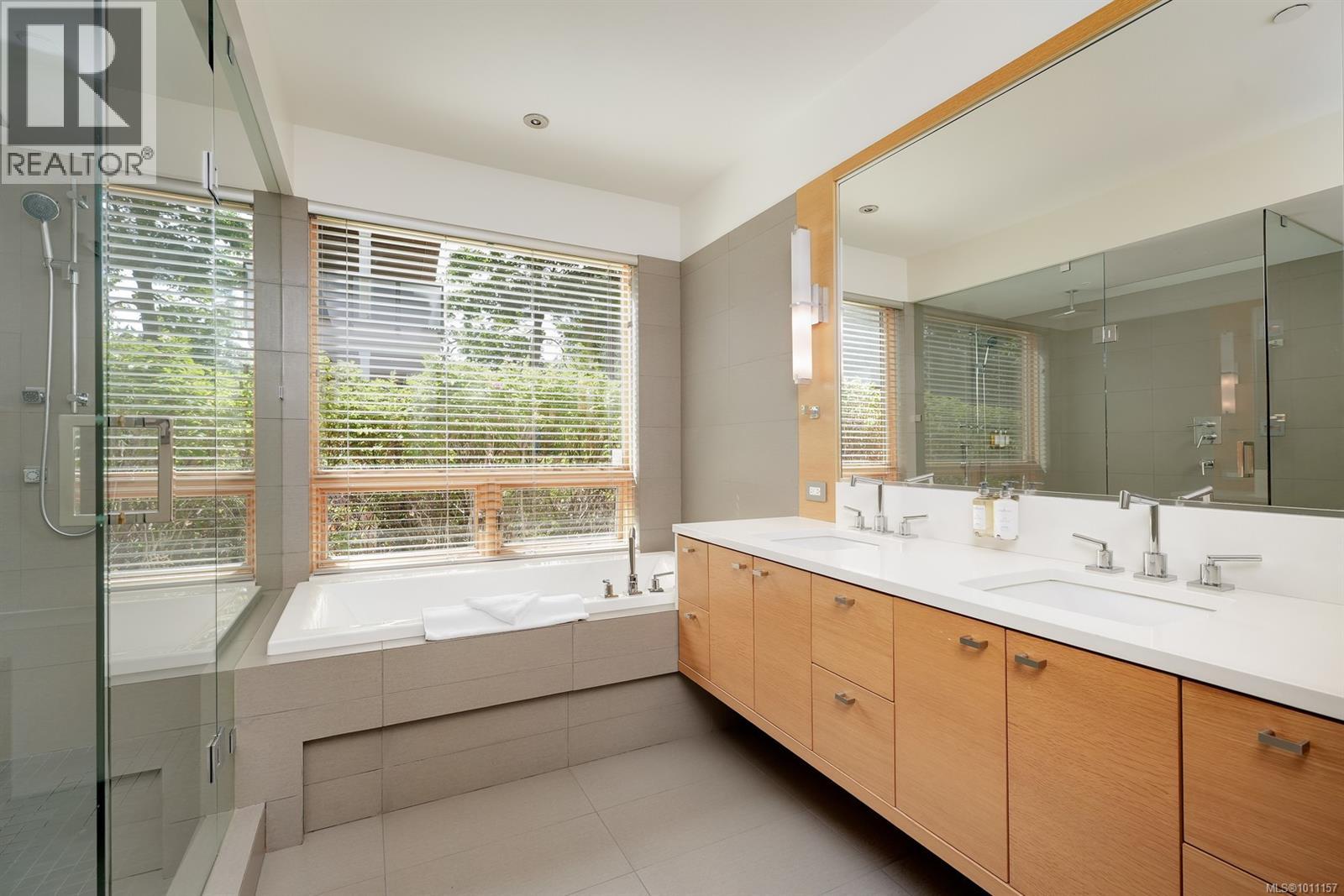 101 851 Verdier Avenue, Central Saanich