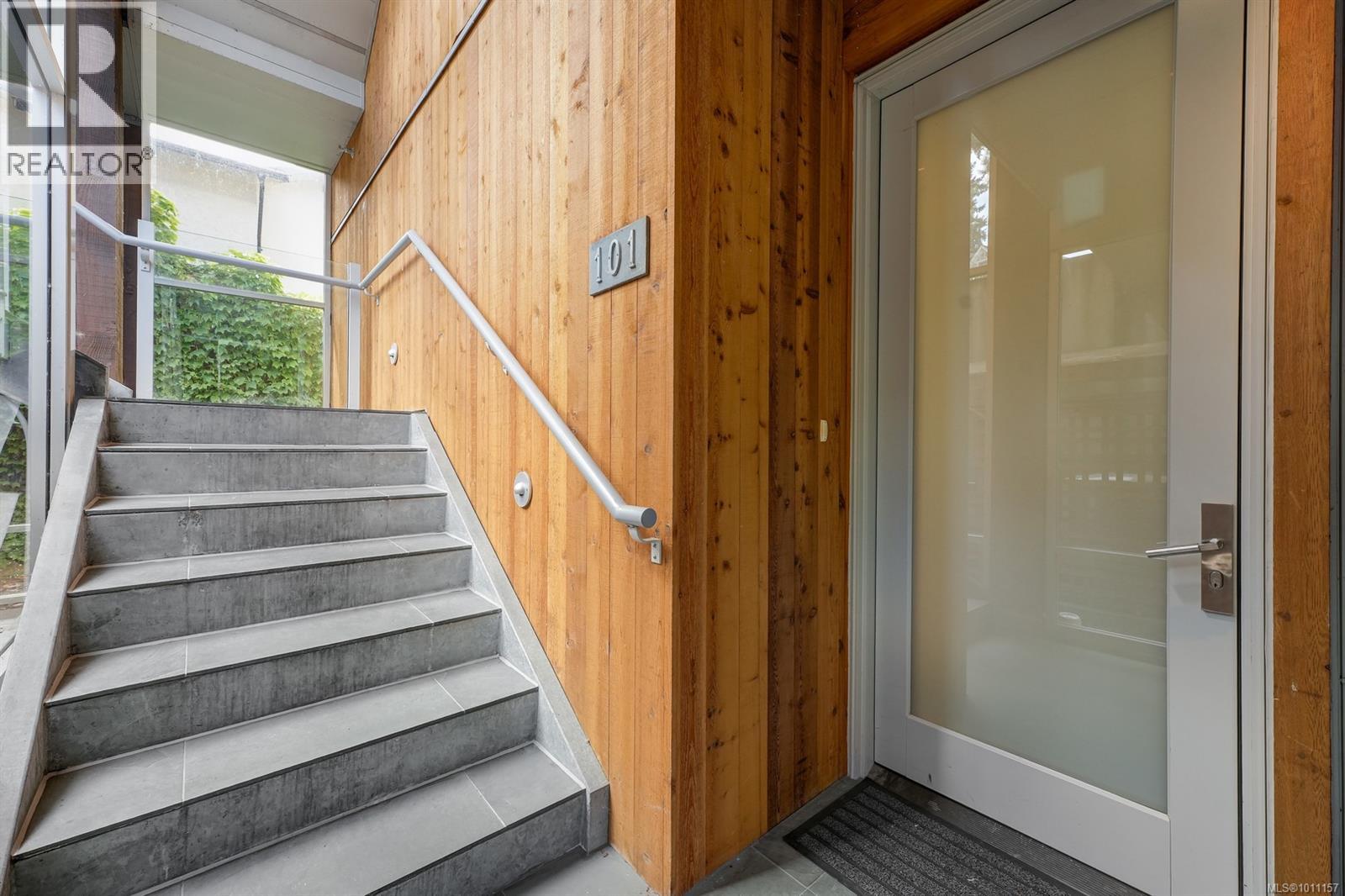 101 851 Verdier Avenue, Central Saanich