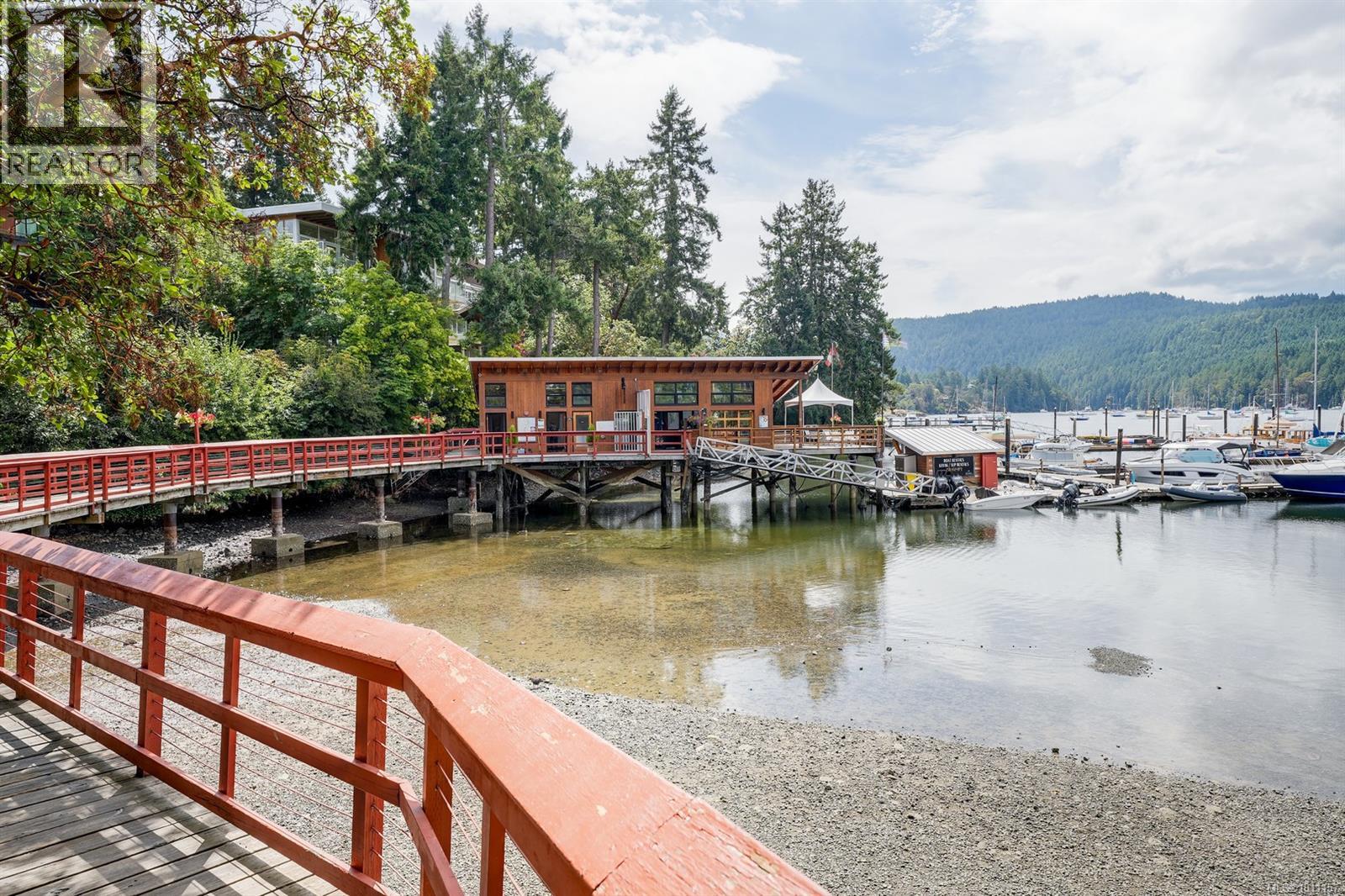 101 851 Verdier Avenue, Central Saanich