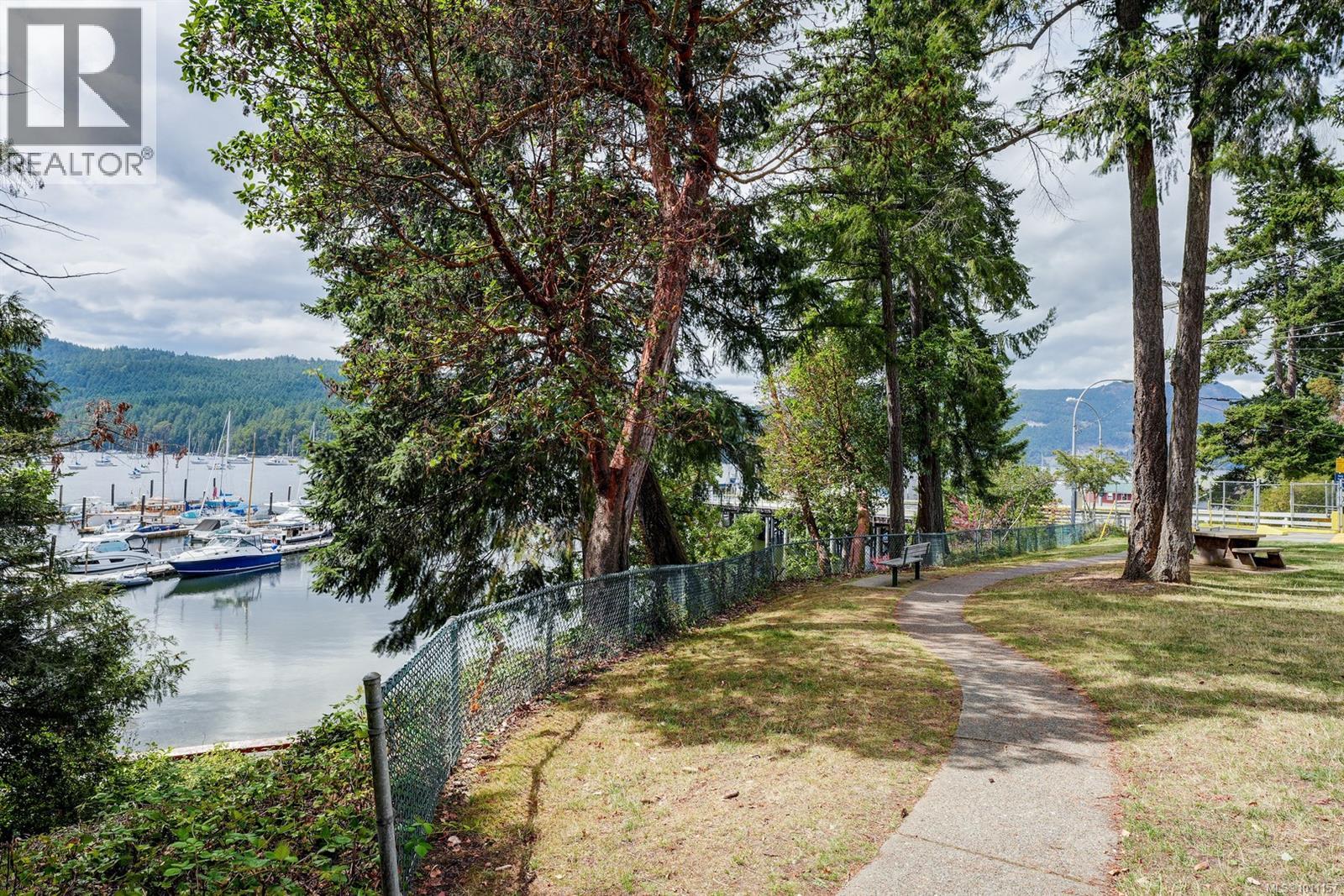 101 851 Verdier Avenue, Central Saanich
