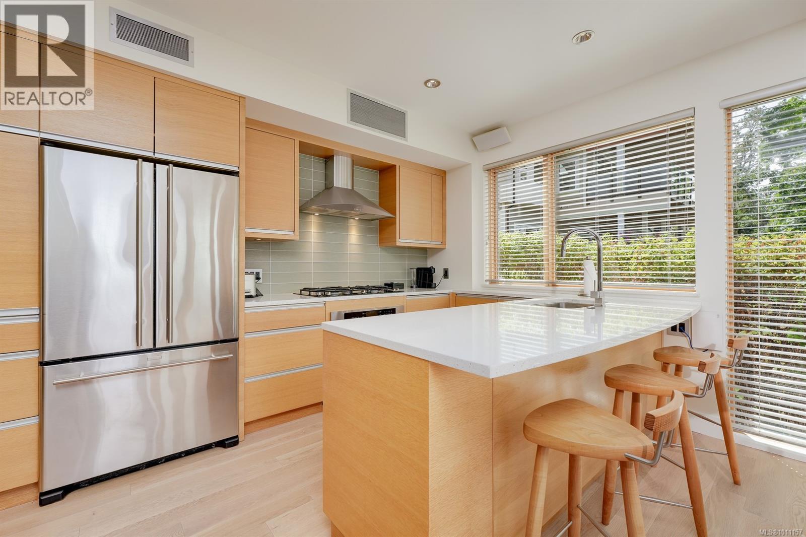101 851 Verdier Avenue, Central Saanich