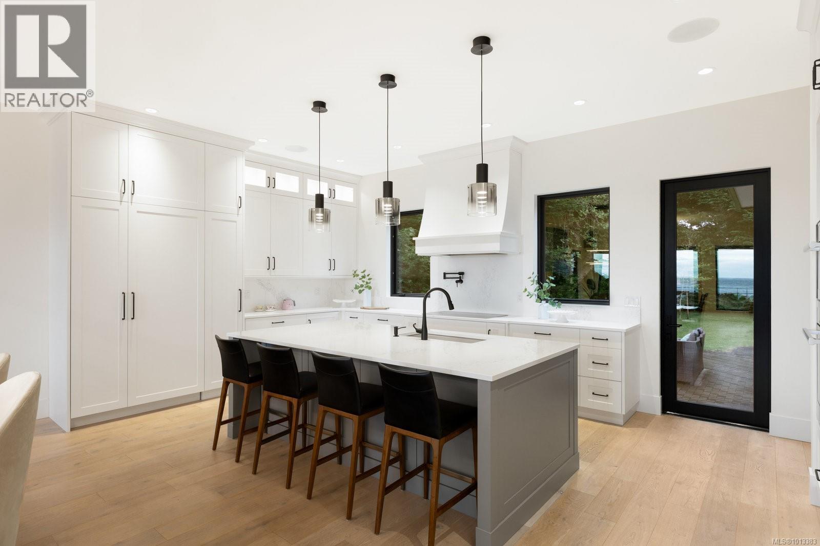  418 Beach Drive, Oak Bay