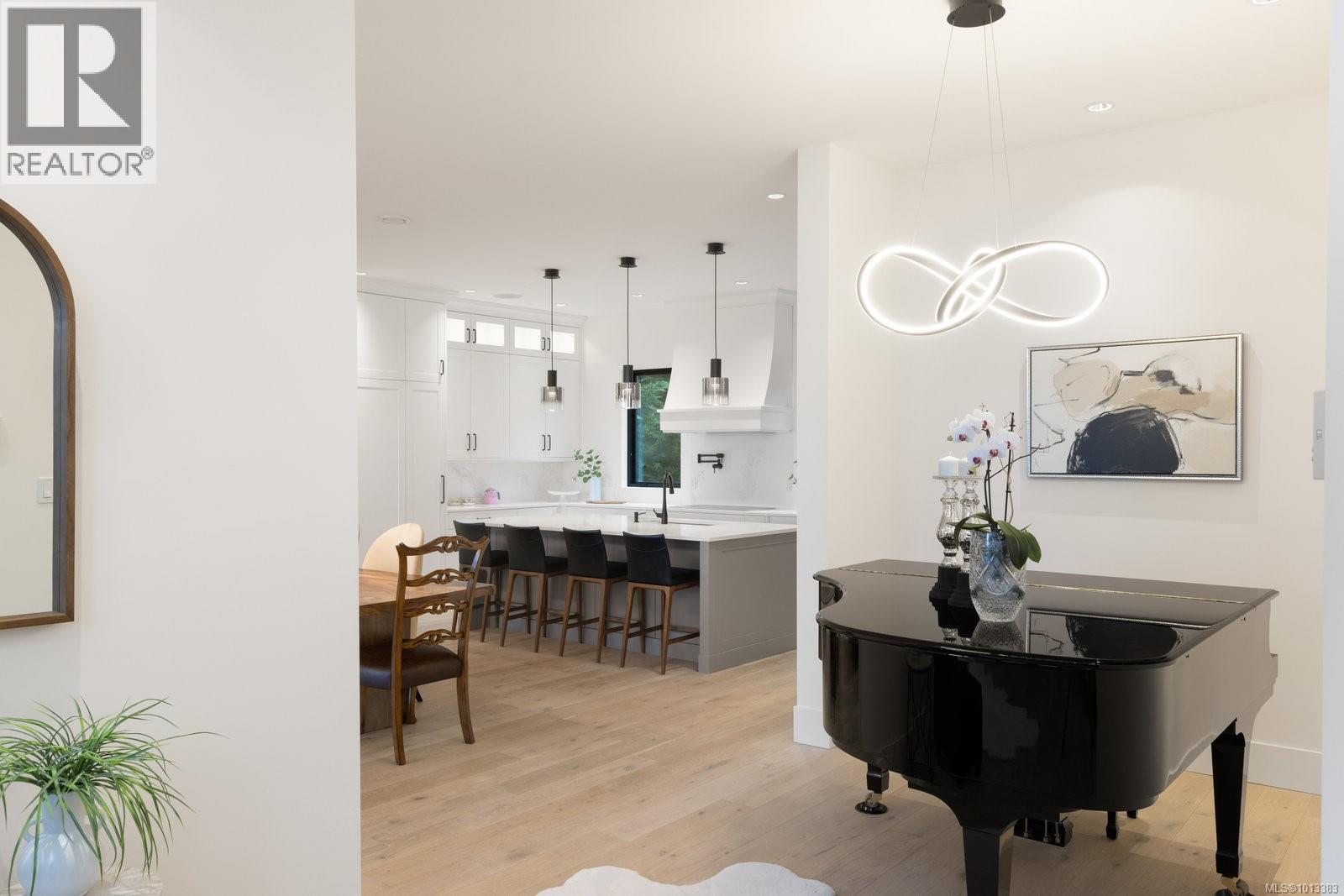  418 Beach Drive, Oak Bay
