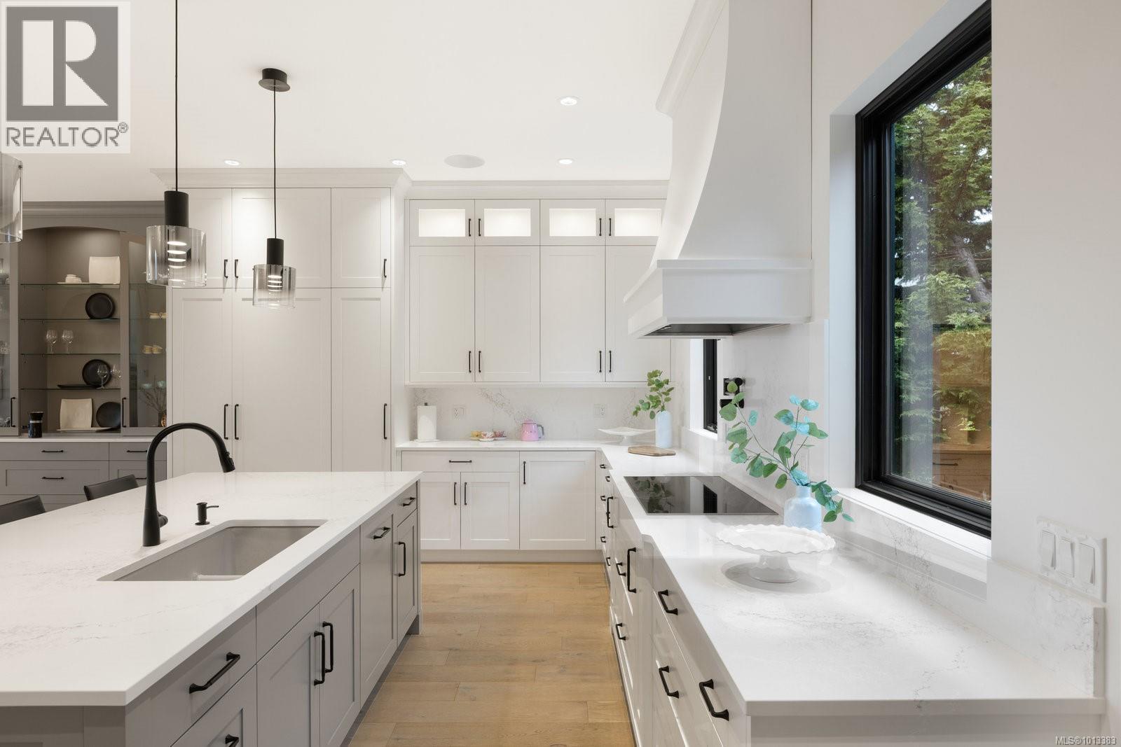  418 Beach Drive, Oak Bay