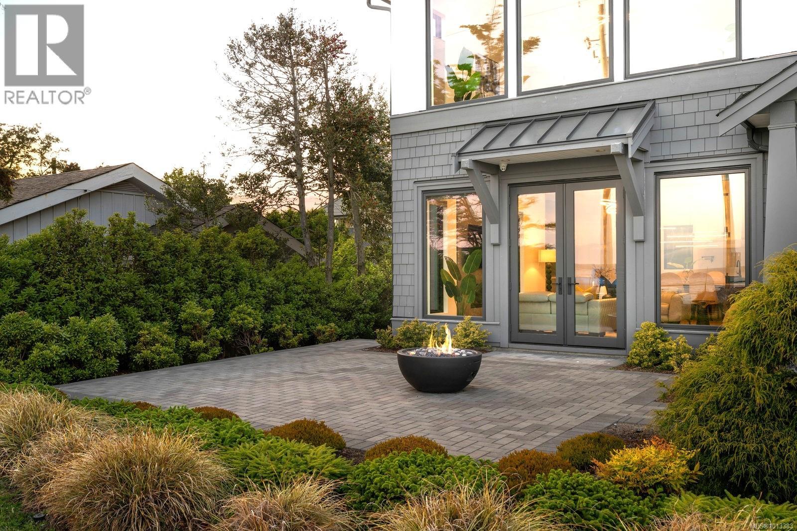  418 Beach Drive, Oak Bay