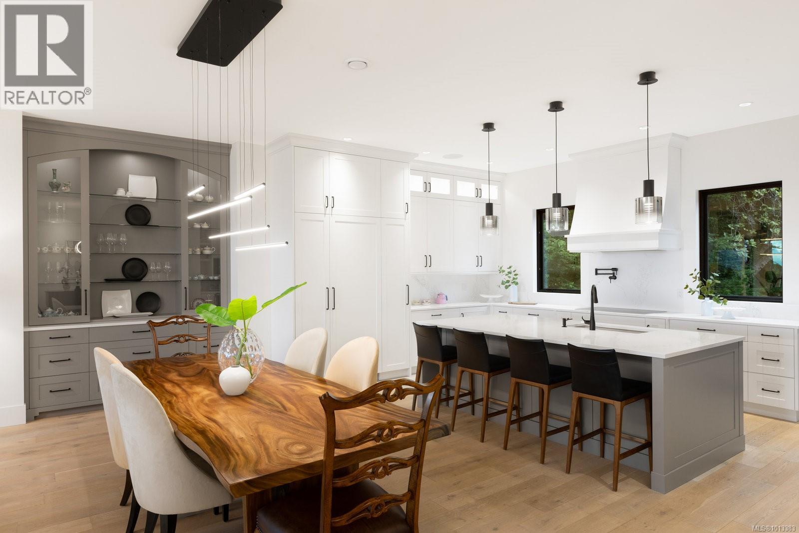  418 Beach Drive, Oak Bay