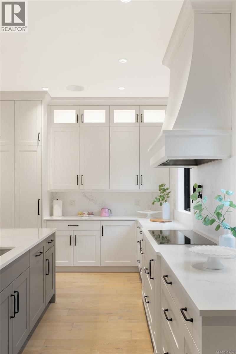  418 Beach Drive, Oak Bay