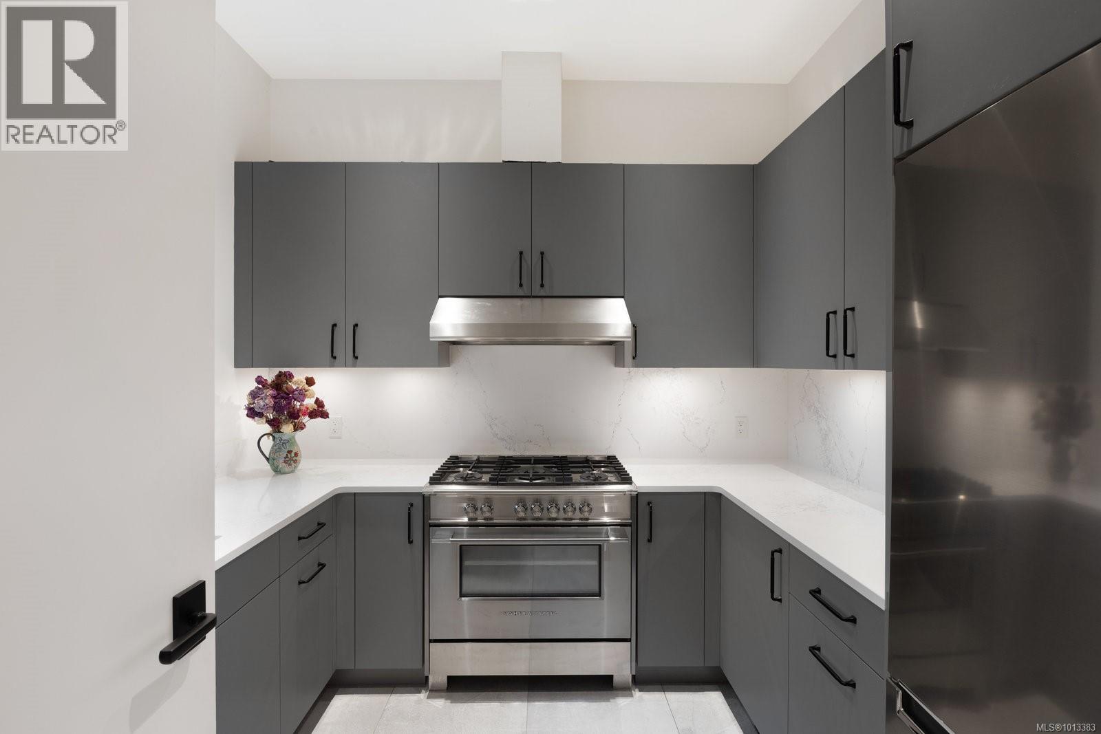  418 Beach Drive, Oak Bay