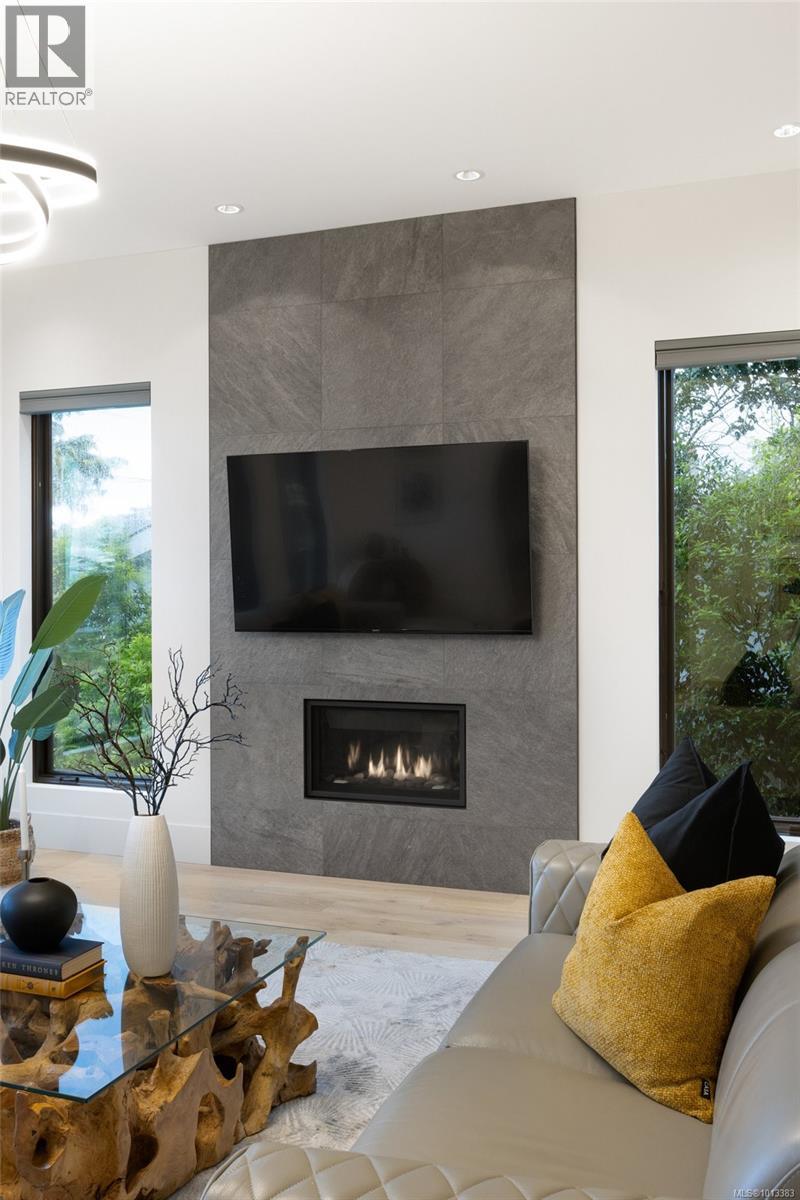  418 Beach Drive, Oak Bay
