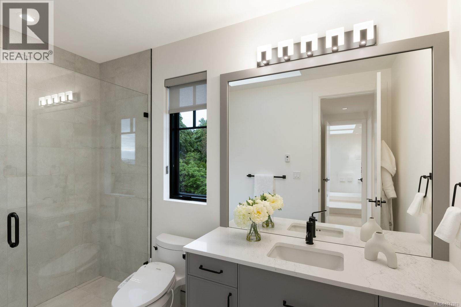  418 Beach Drive, Oak Bay