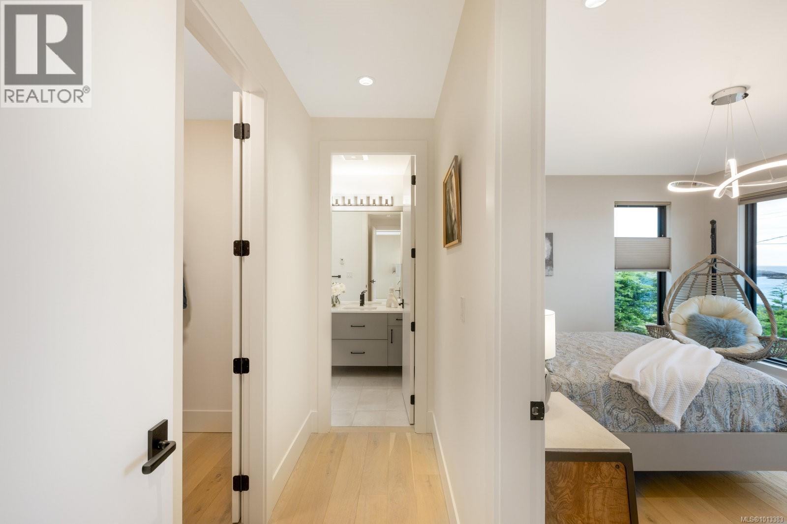  418 Beach Drive, Oak Bay
