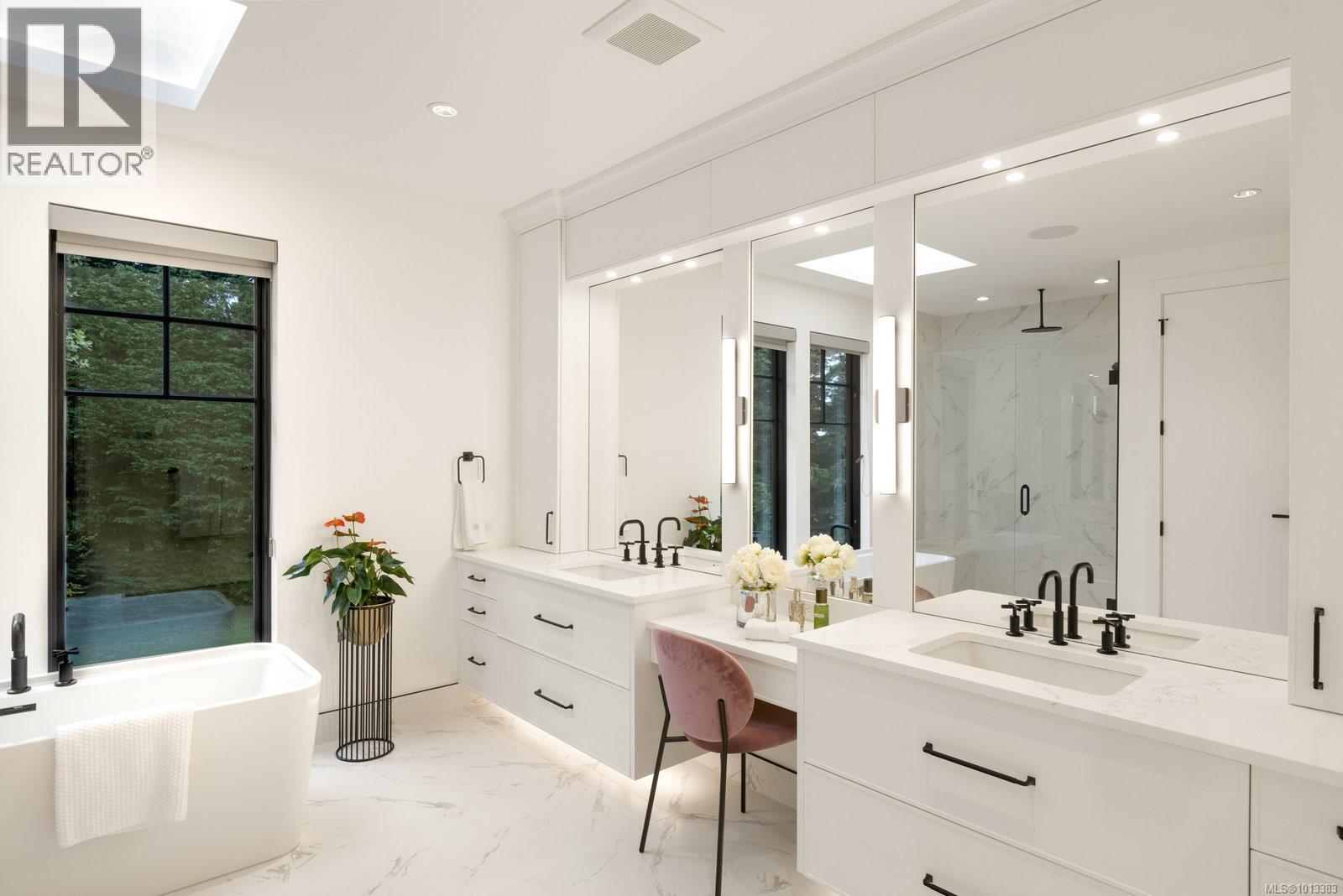  418 Beach Drive, Oak Bay