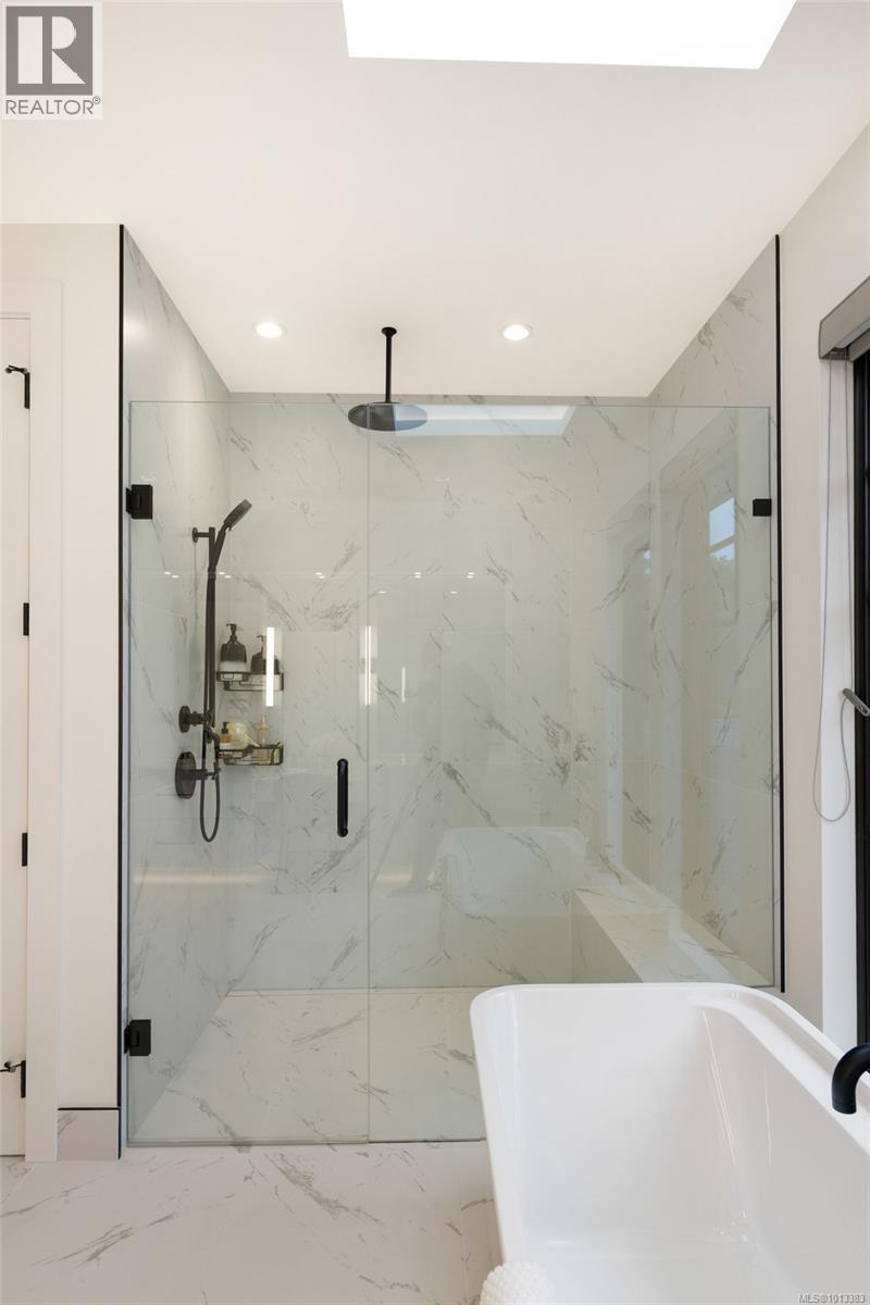  418 Beach Drive, Oak Bay