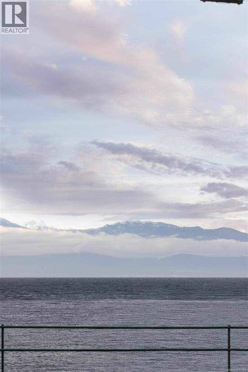  418 Beach Drive, Oak Bay