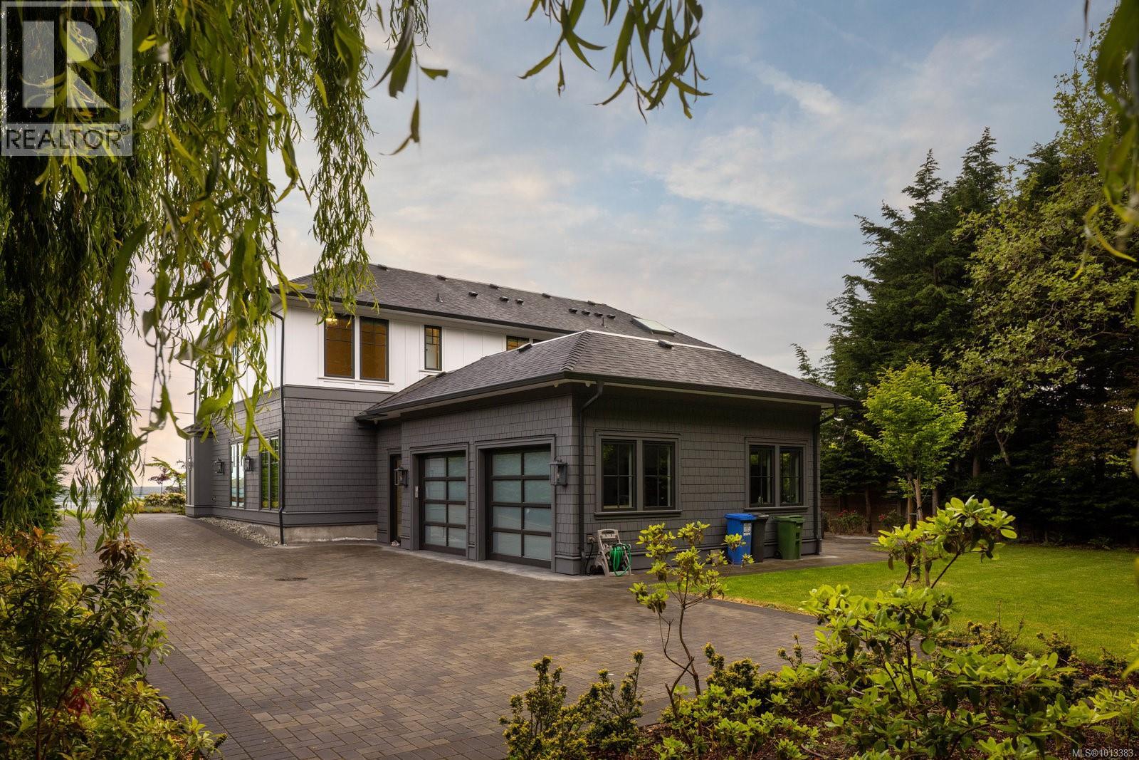  418 Beach Drive, Oak Bay
