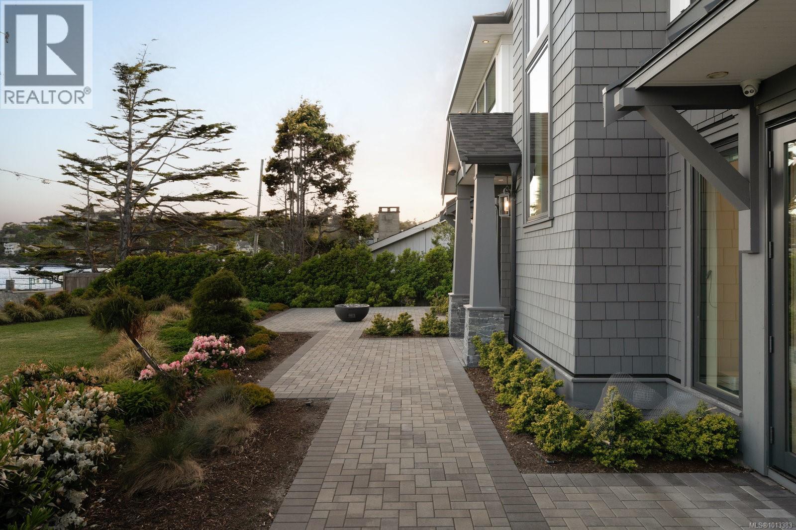  418 Beach Drive, Oak Bay