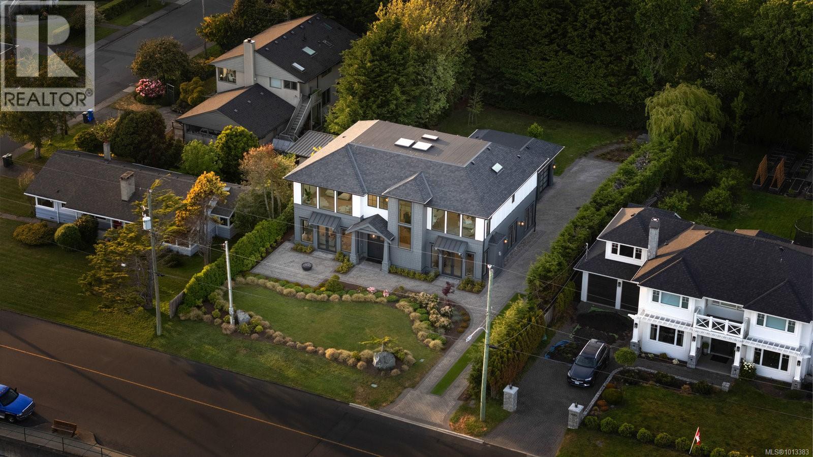  418 Beach Drive, Oak Bay