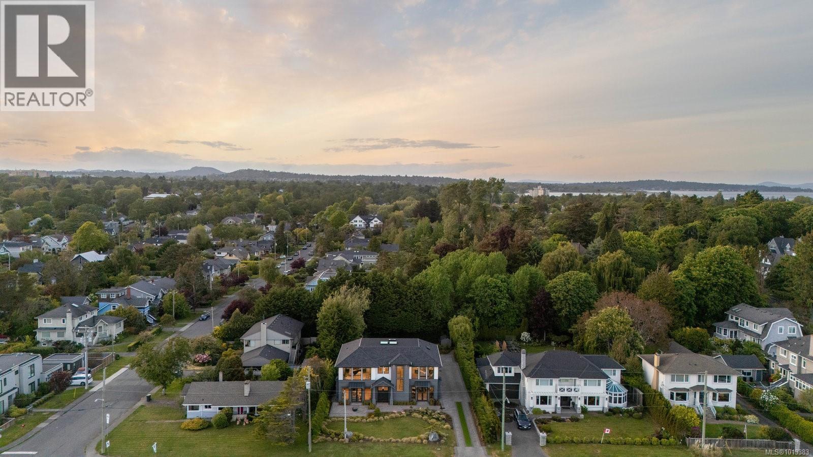  418 Beach Drive, Oak Bay