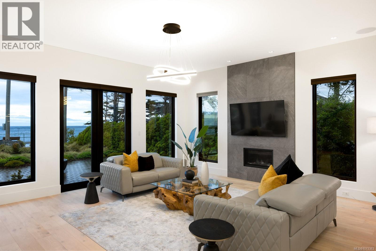  418 Beach Drive, Oak Bay