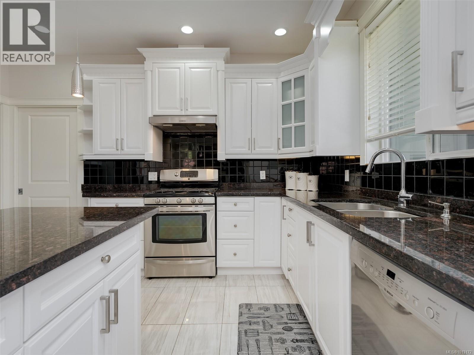  4276 Kincaid Street, Saanich