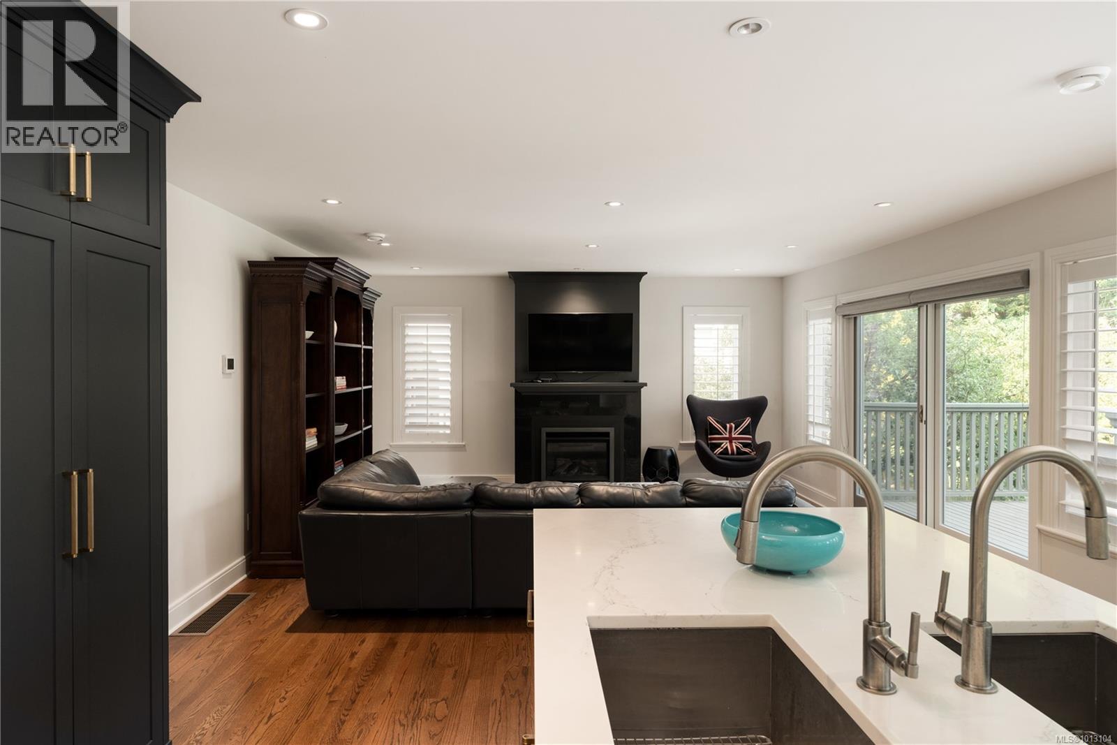  683 Mountjoy Avenue, Oak Bay