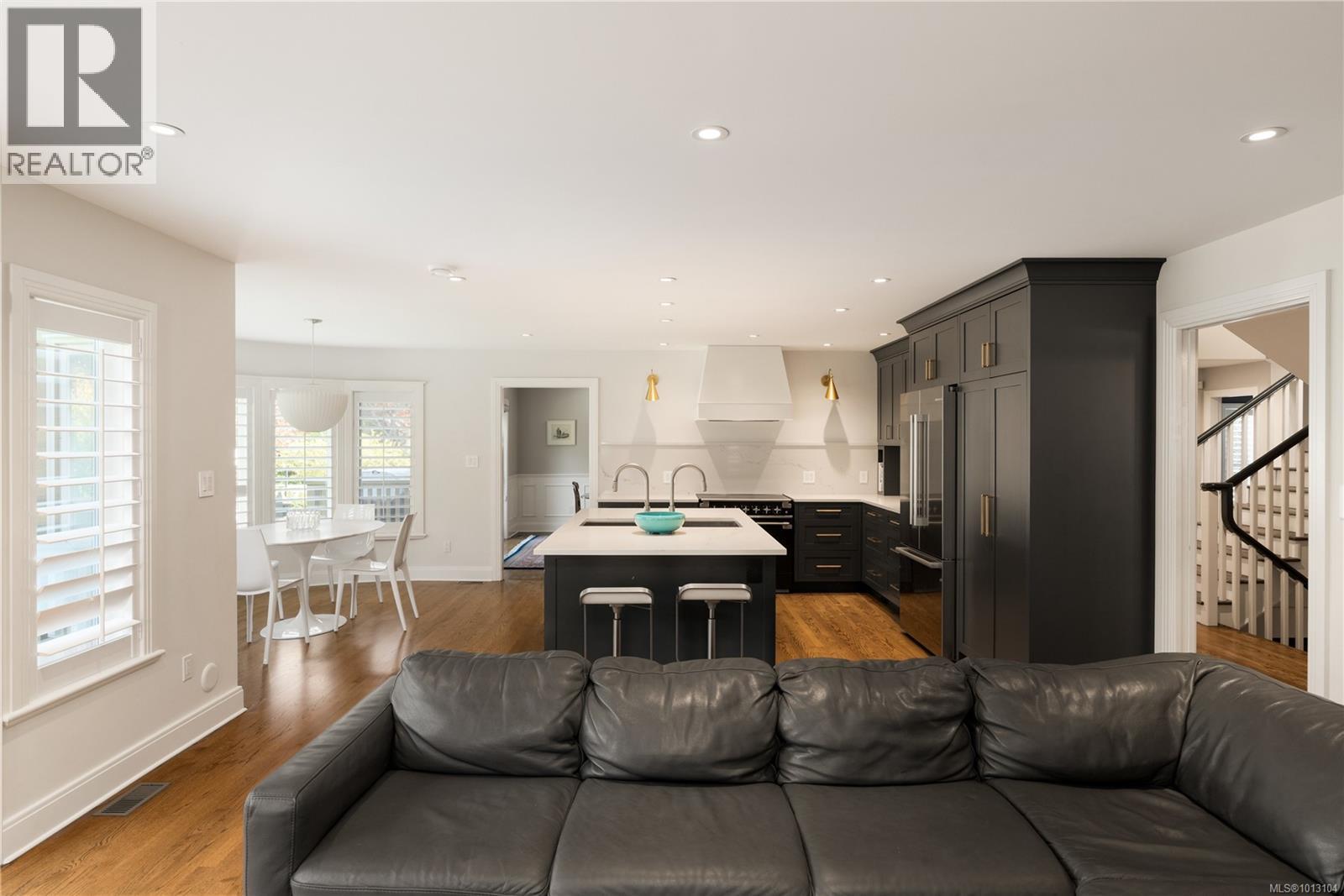  683 Mountjoy Avenue, Oak Bay
