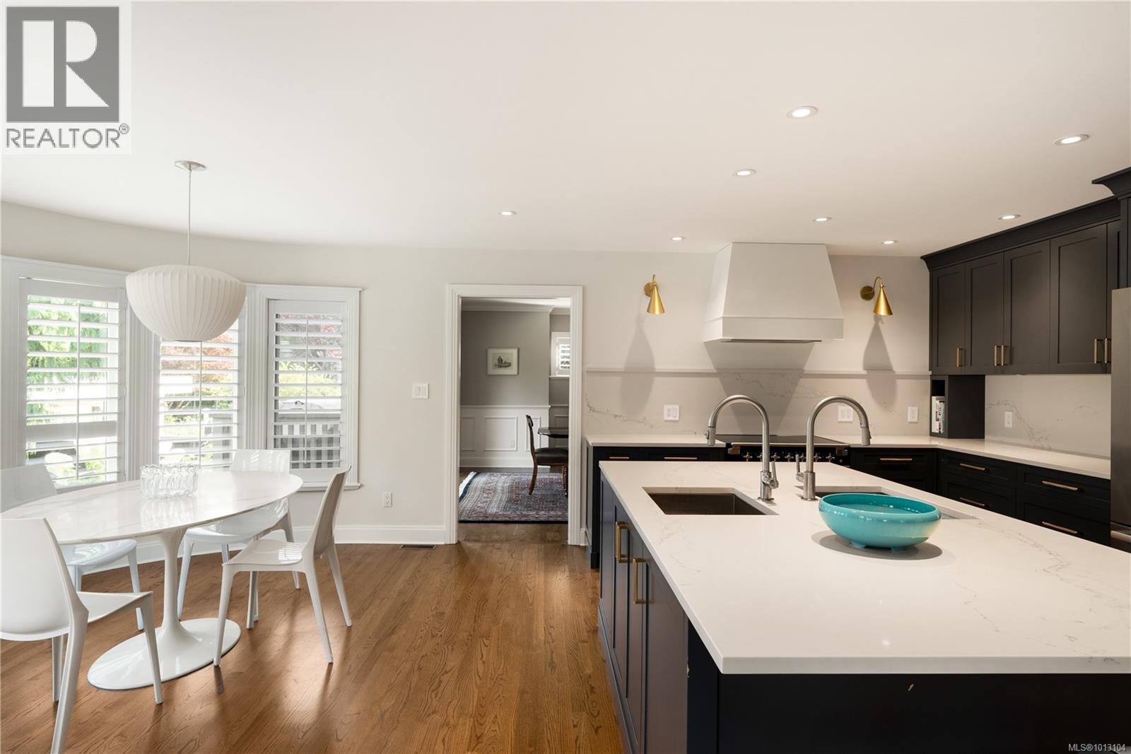  683 Mountjoy Avenue, Oak Bay