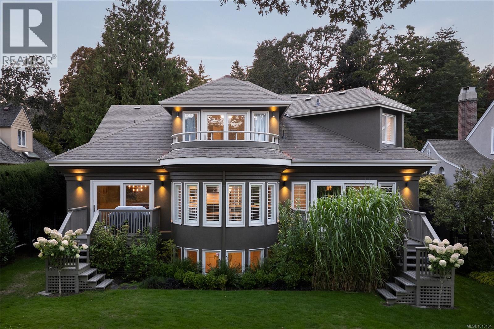  683 Mountjoy Avenue, Oak Bay
