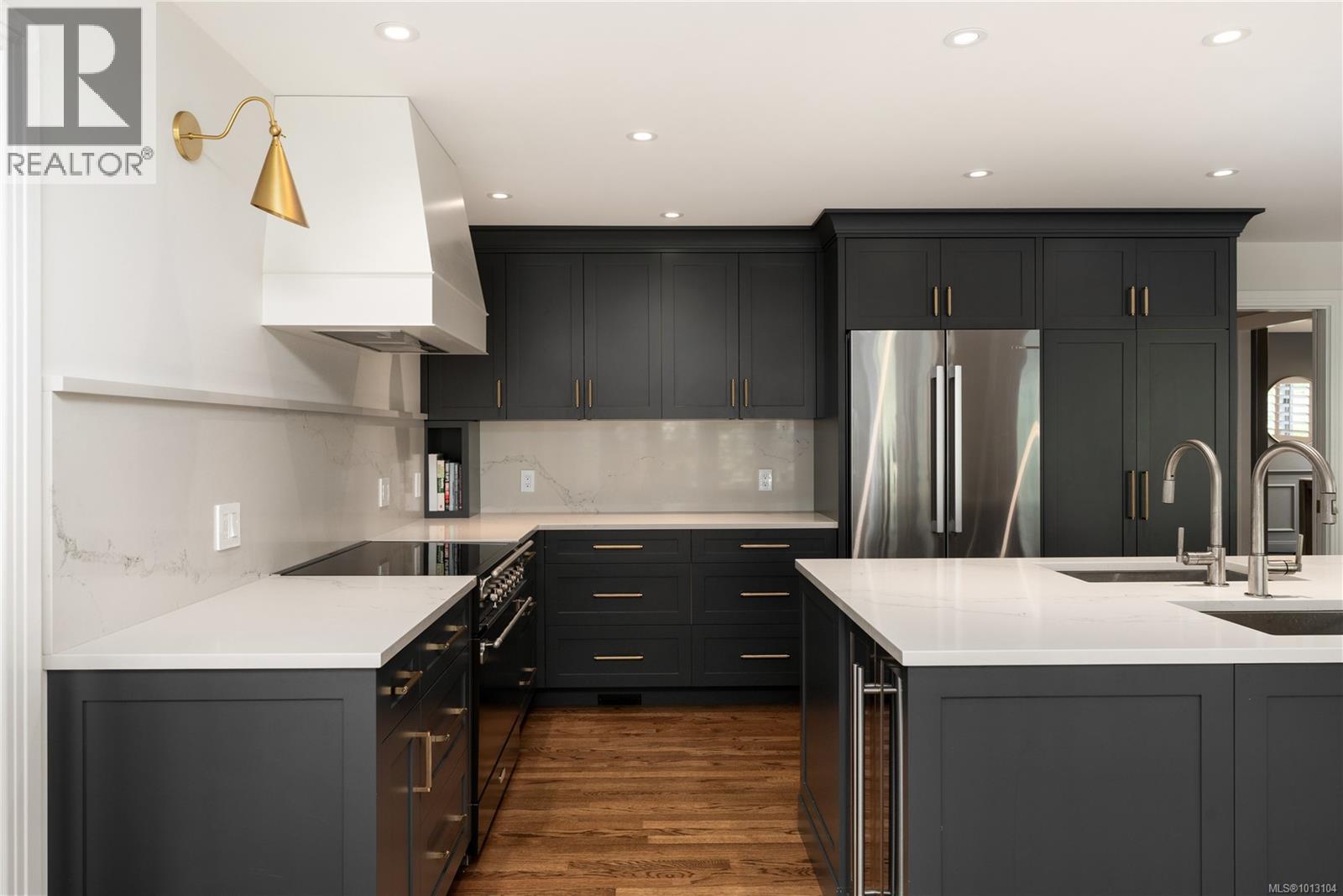  683 Mountjoy Avenue, Oak Bay