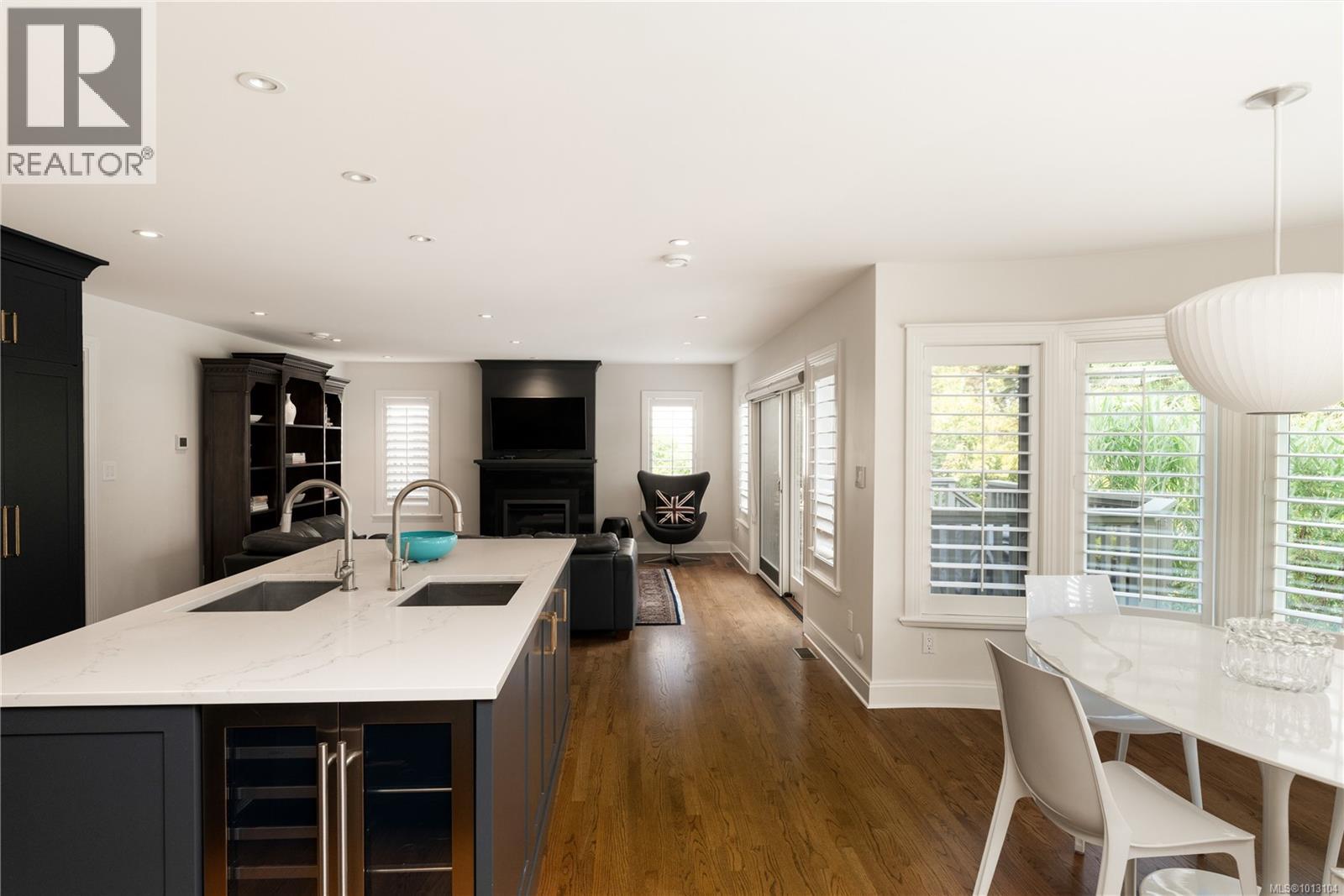  683 Mountjoy Avenue, Oak Bay