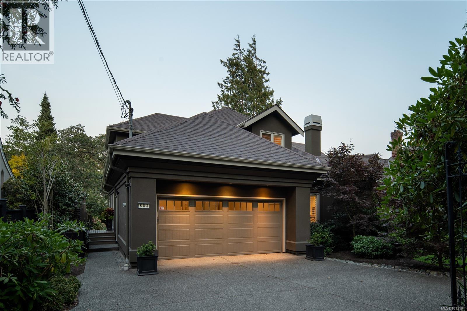  683 Mountjoy Avenue, Oak Bay