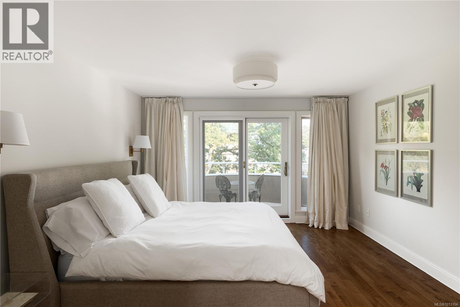  683 Mountjoy Avenue, Oak Bay