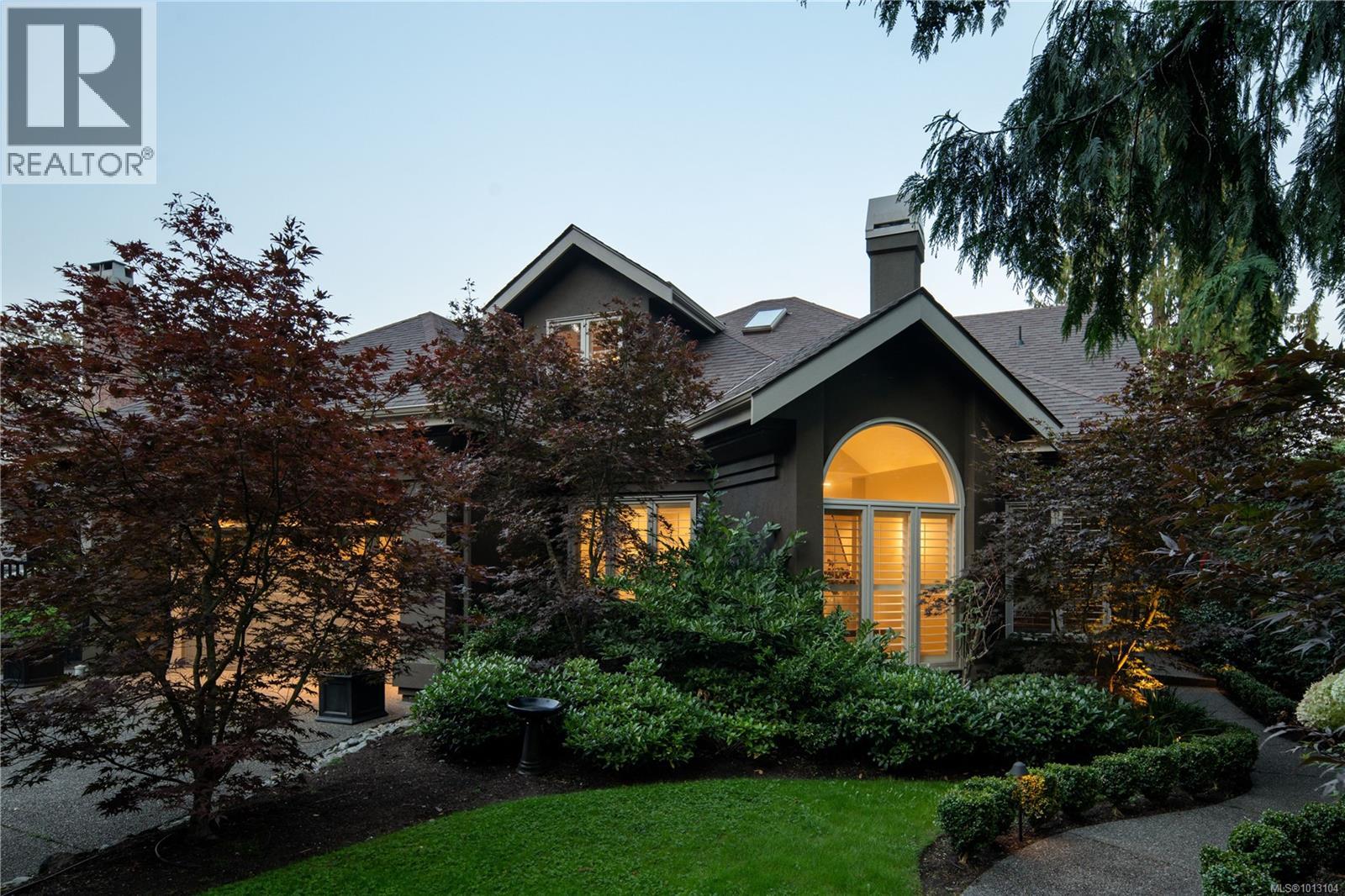  683 Mountjoy Avenue, Oak Bay