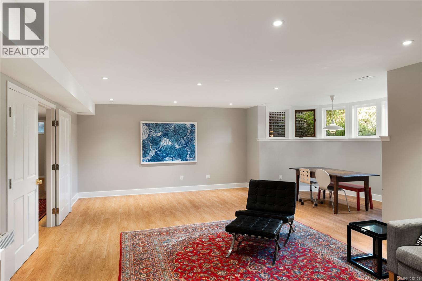  683 Mountjoy Avenue, Oak Bay