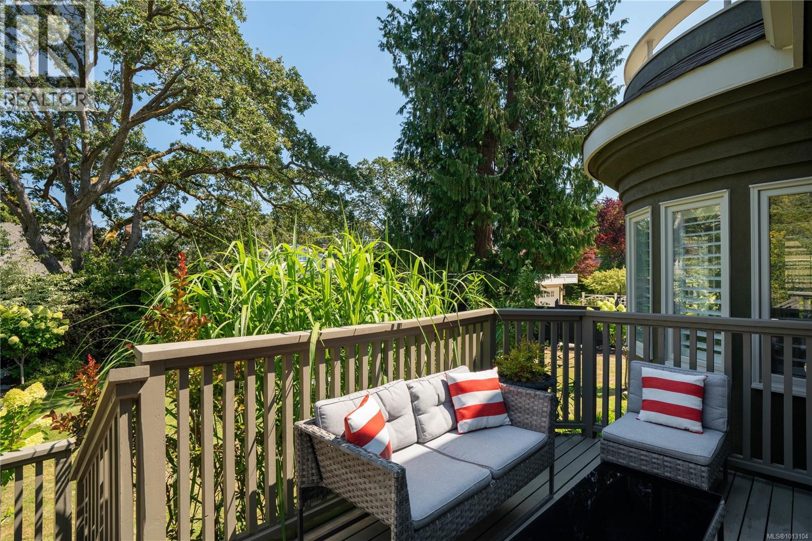  683 Mountjoy Avenue, Oak Bay