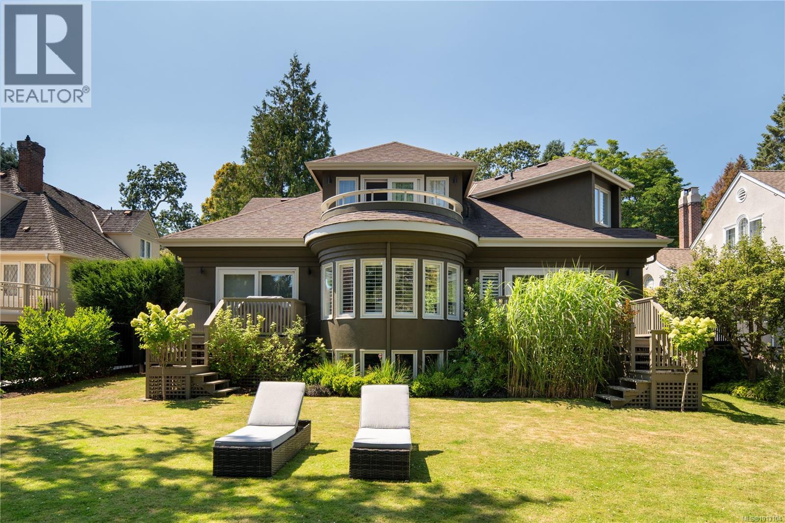  683 Mountjoy Avenue, Oak Bay