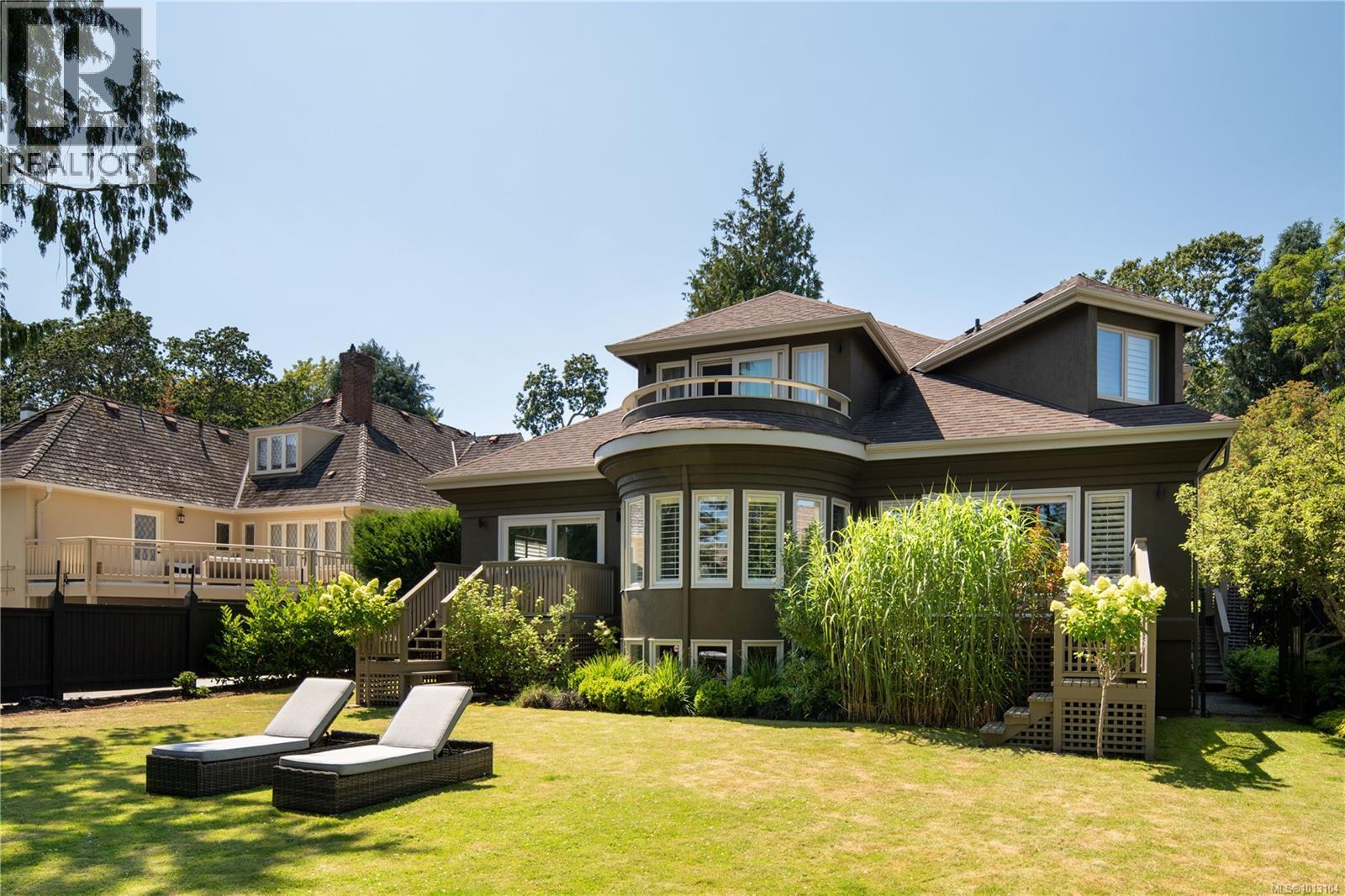  683 Mountjoy Avenue, Oak Bay