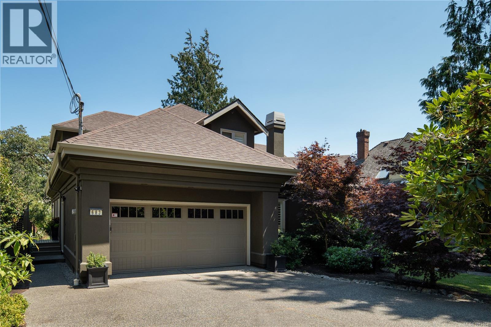 683 Mountjoy Avenue, Oak Bay