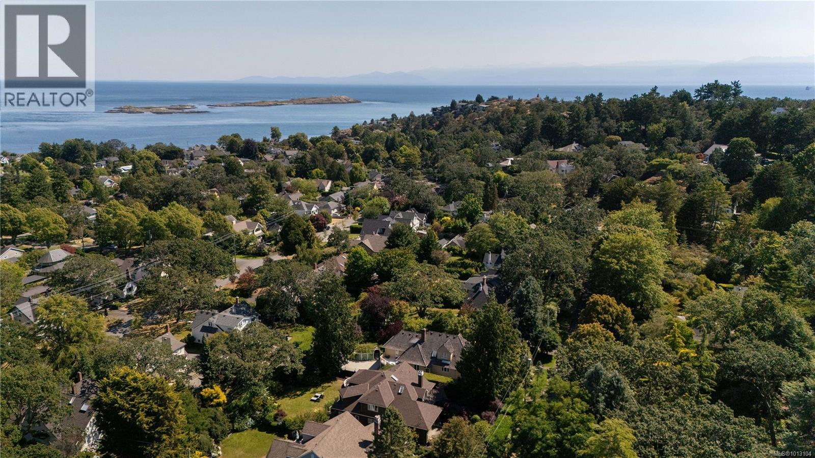  683 Mountjoy Avenue, Oak Bay