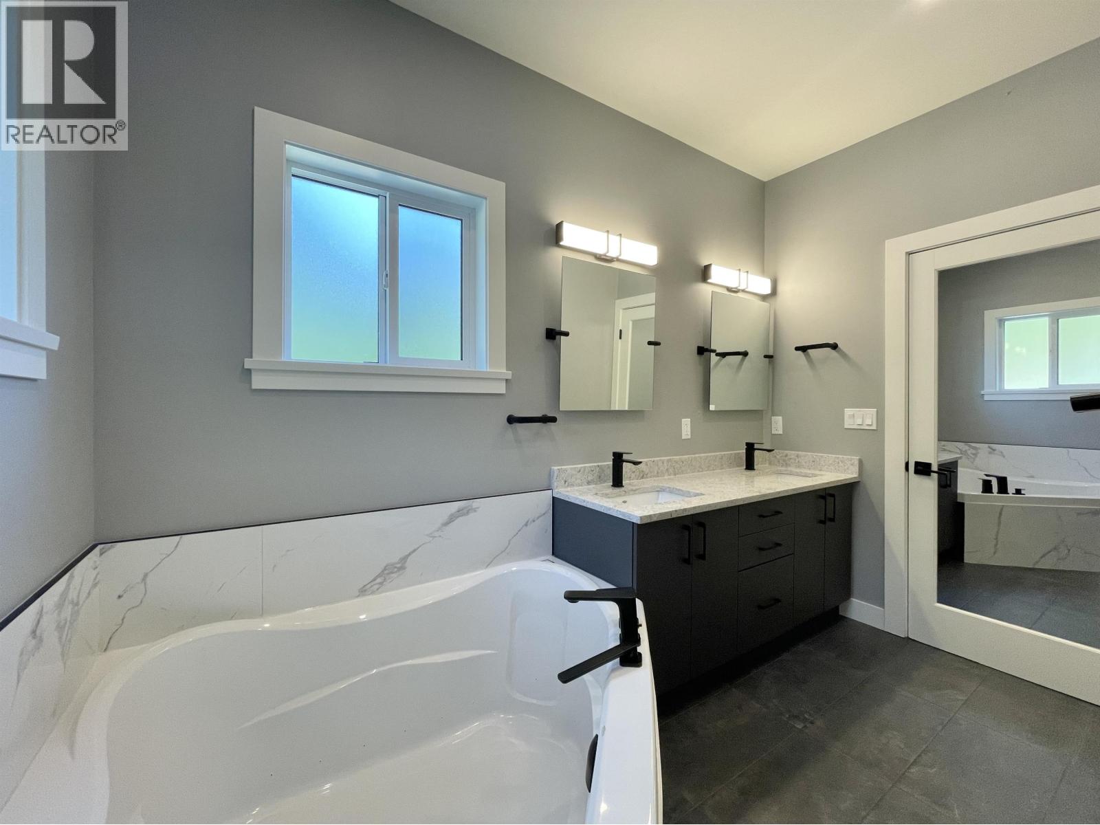 915 PAYNE ROAD, Gibsons