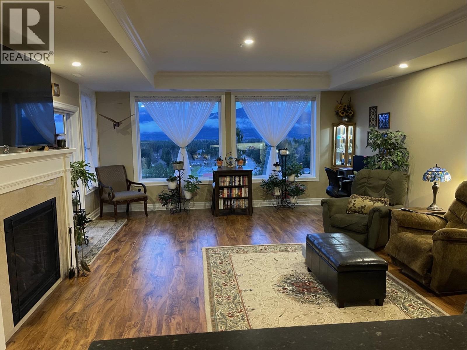 18 4022 YEO STREET, Terrace