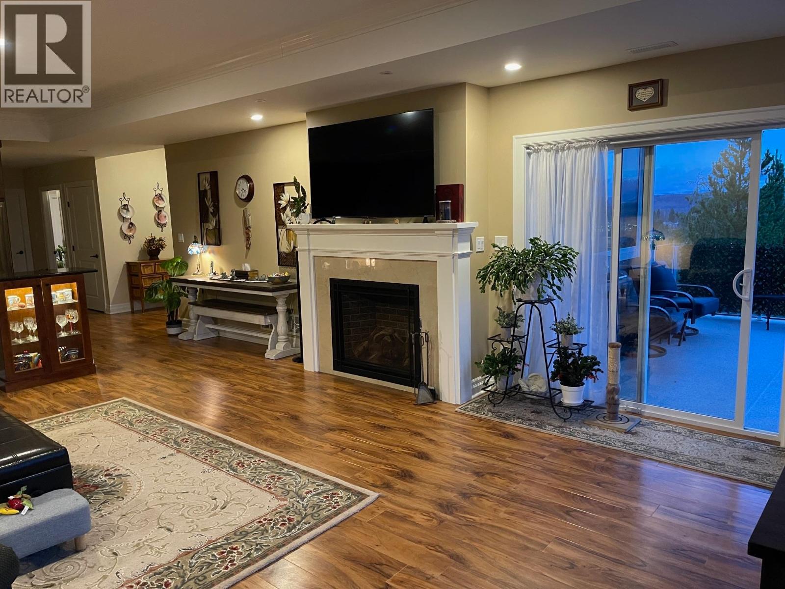 18 4022 YEO STREET, Terrace