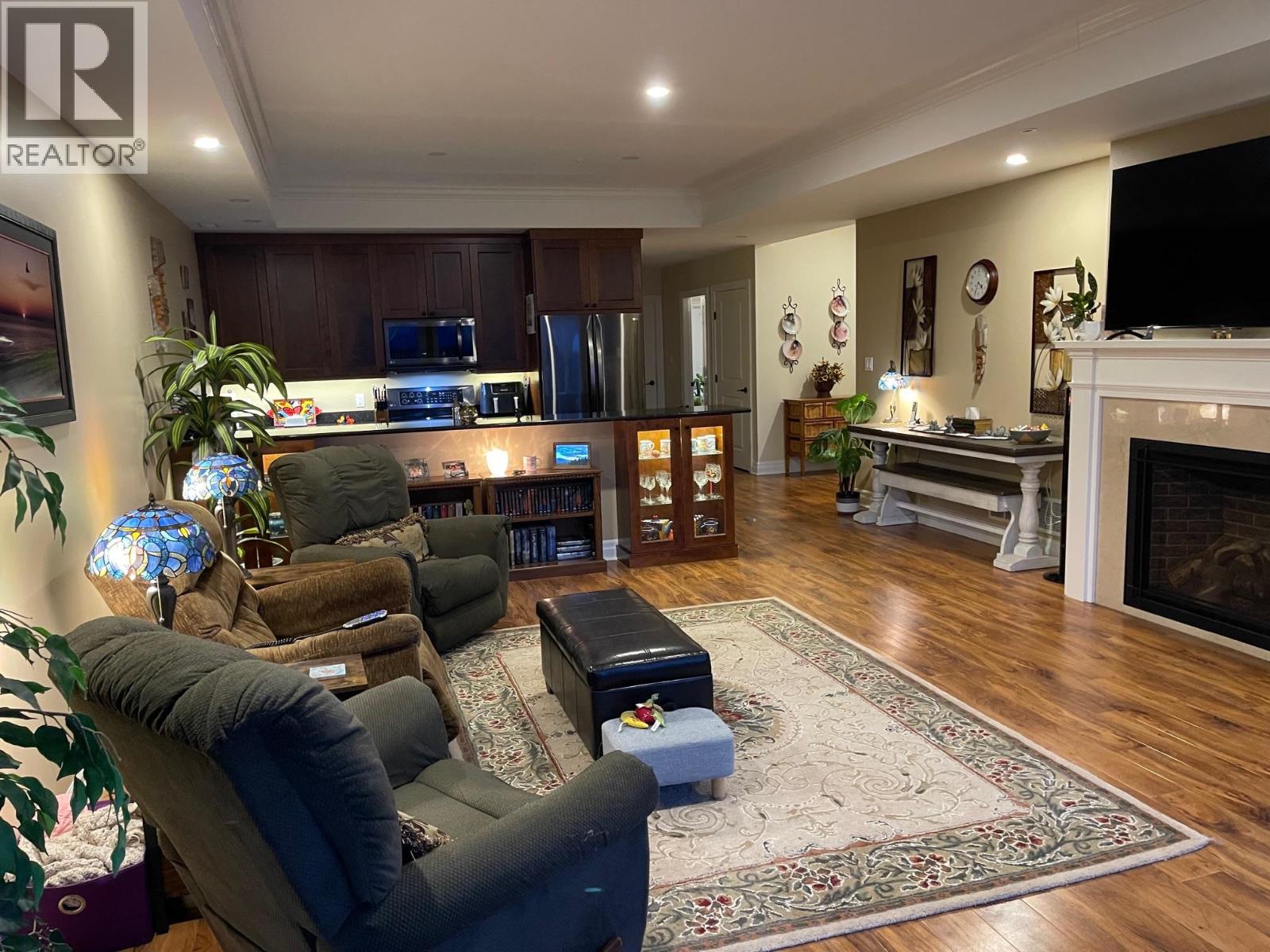 18 4022 YEO STREET, Terrace