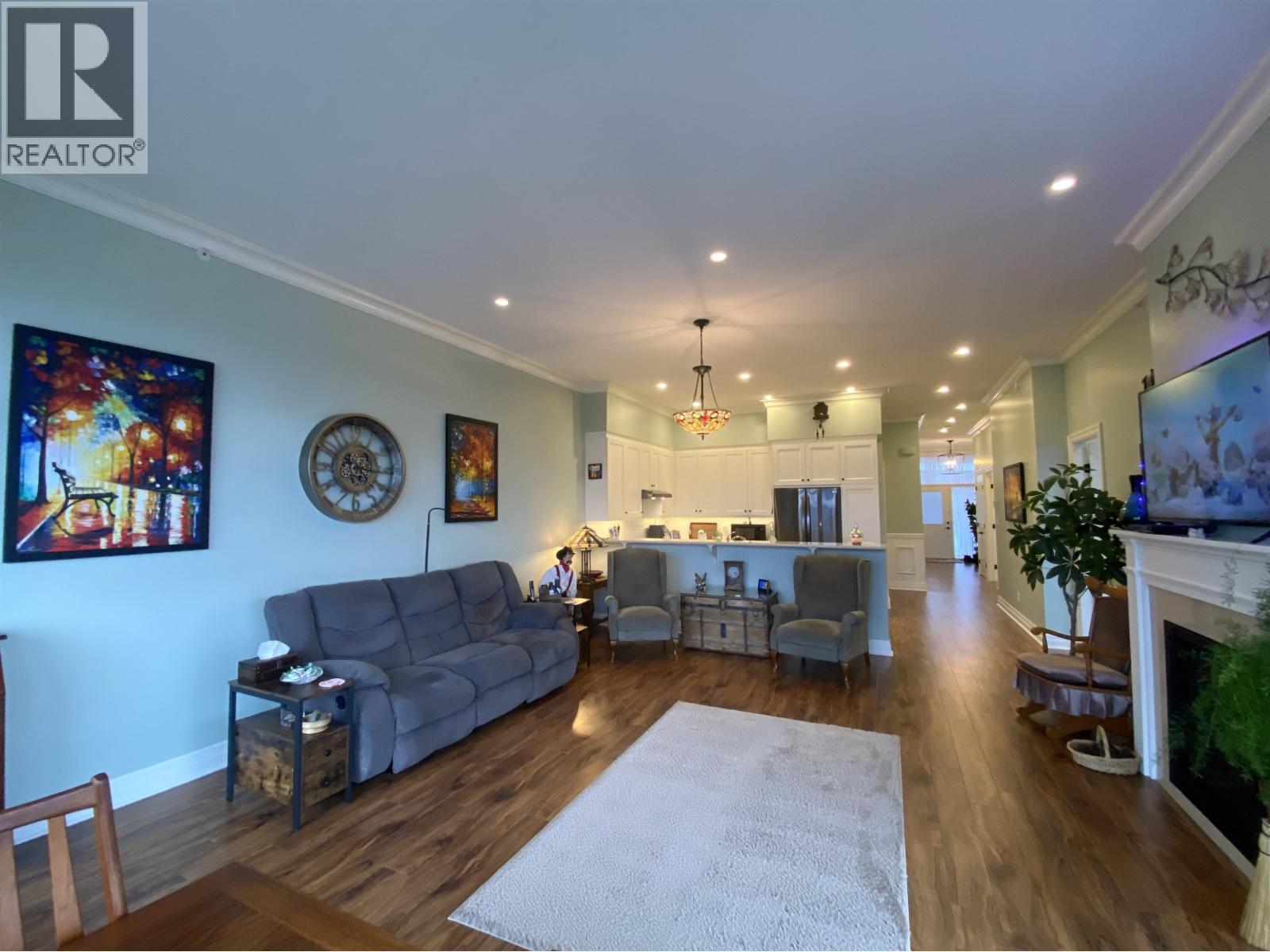 18 4022 YEO STREET, Terrace