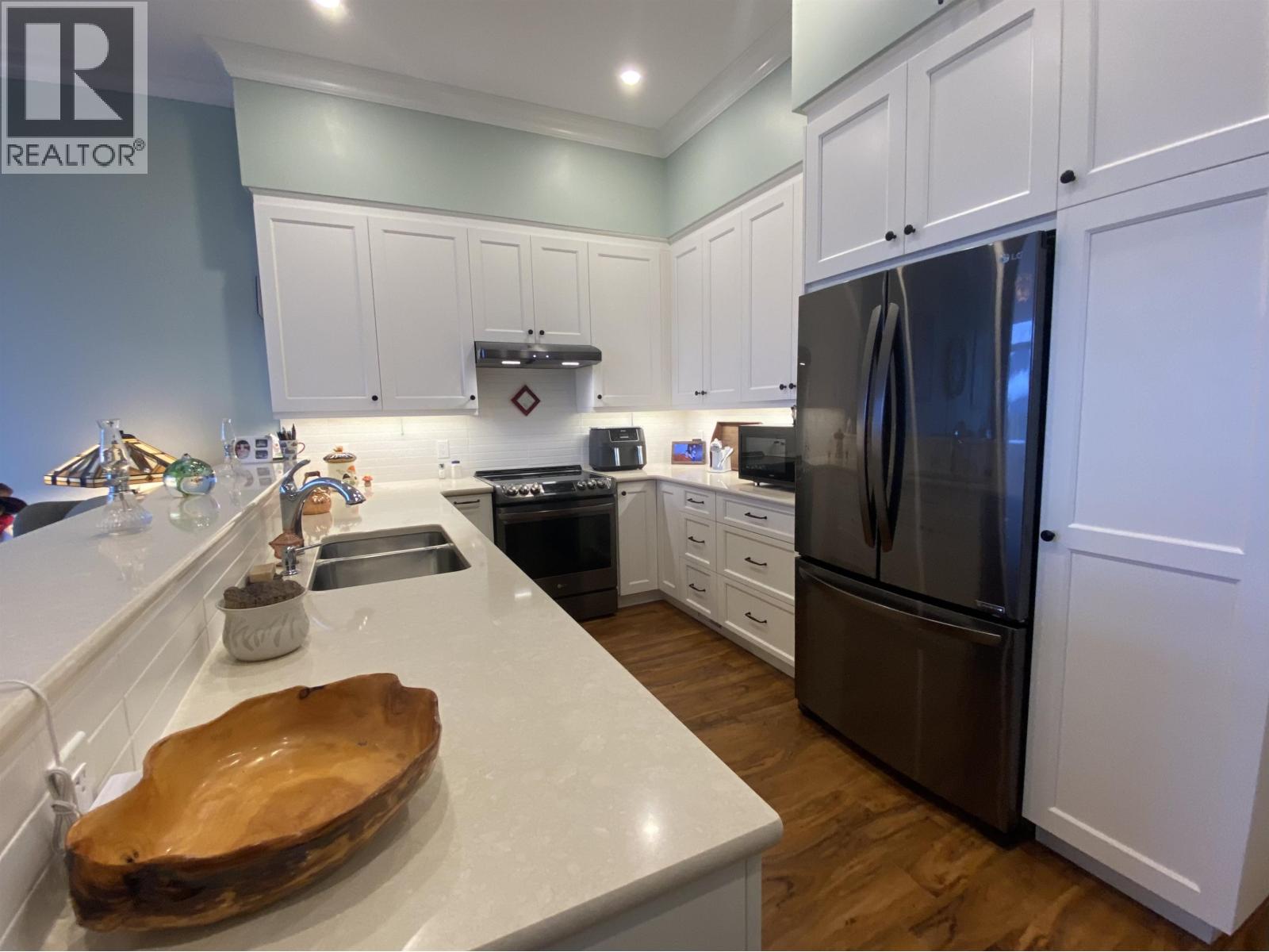 18 4022 YEO STREET, Terrace
